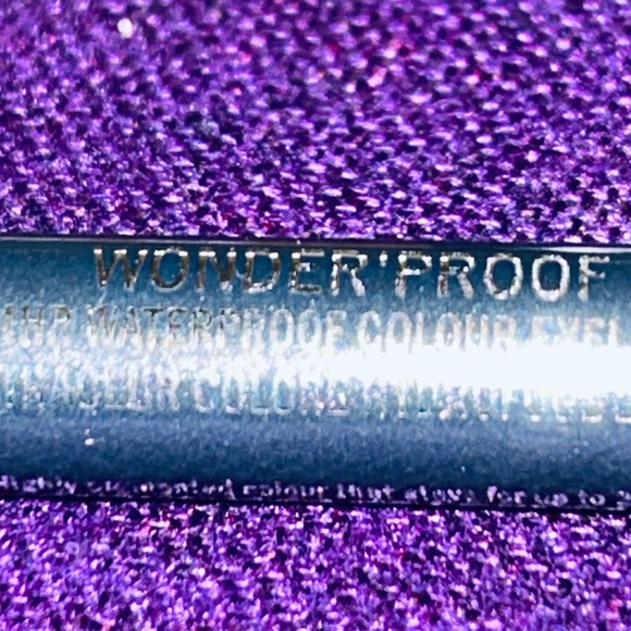 Bundle of 5  Alma Rimmel CoverGirl Mabelline New Worth $95 - Picture 6 of 6